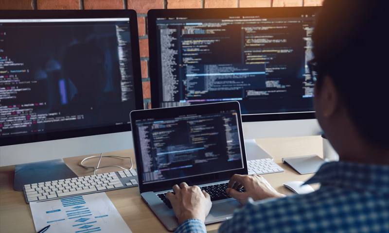 数据科学选型：R与Python如何赋能凌河区网站建设？
